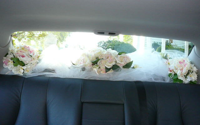 brisbane wedding car hire flowers